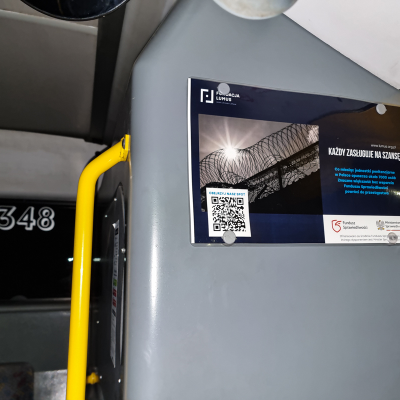 Plakaty w autobusach i tramwajach Wrocław